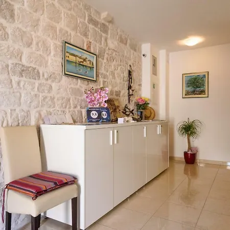 Dora -free Parking *