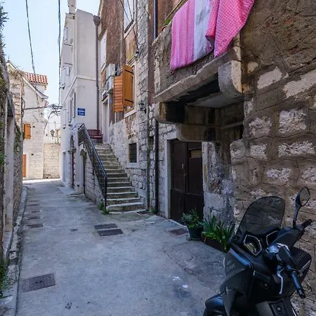 Dora -free Parking *