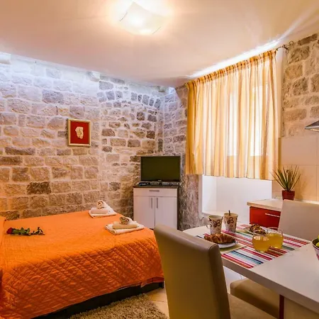 Dora Trogir