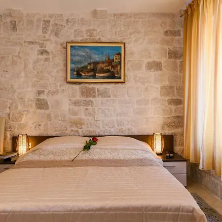 Dora Apartment *