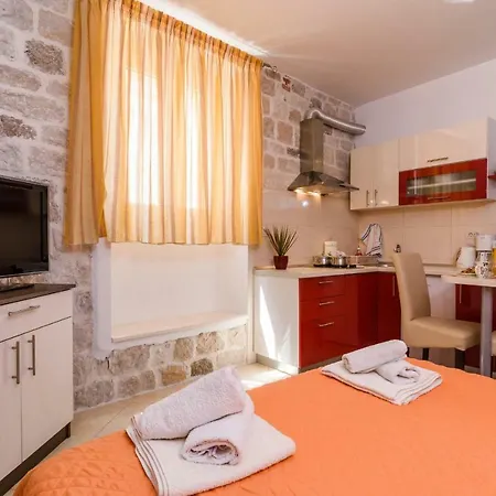 Dora -free Parking *